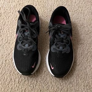 Girl’s size 4 Nike shoes